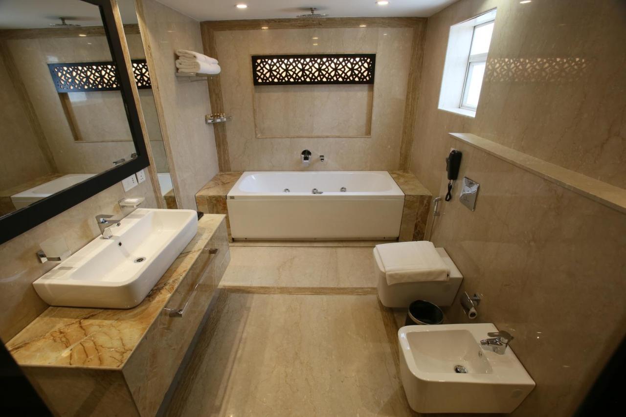Vivin Luxury Suites Thiruvananthapuram Exterior foto